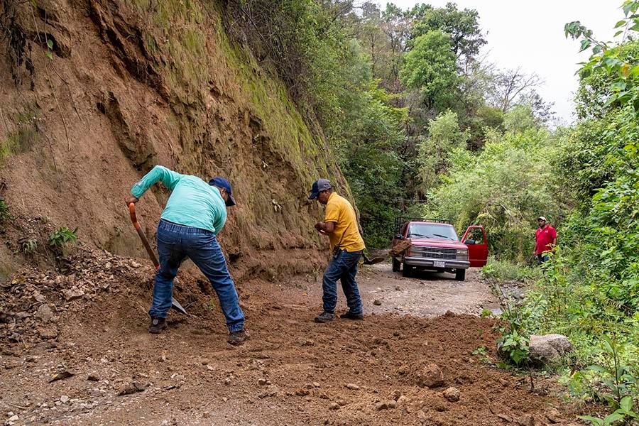 Incumplen autoridades con construcción de camino a pueblos de la Sierra de Chilpancingo