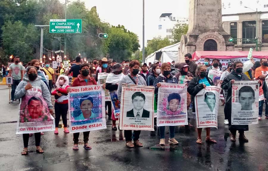 Madres y padres de los 43 exigen en Segob justicia para Mactumatzá y ...