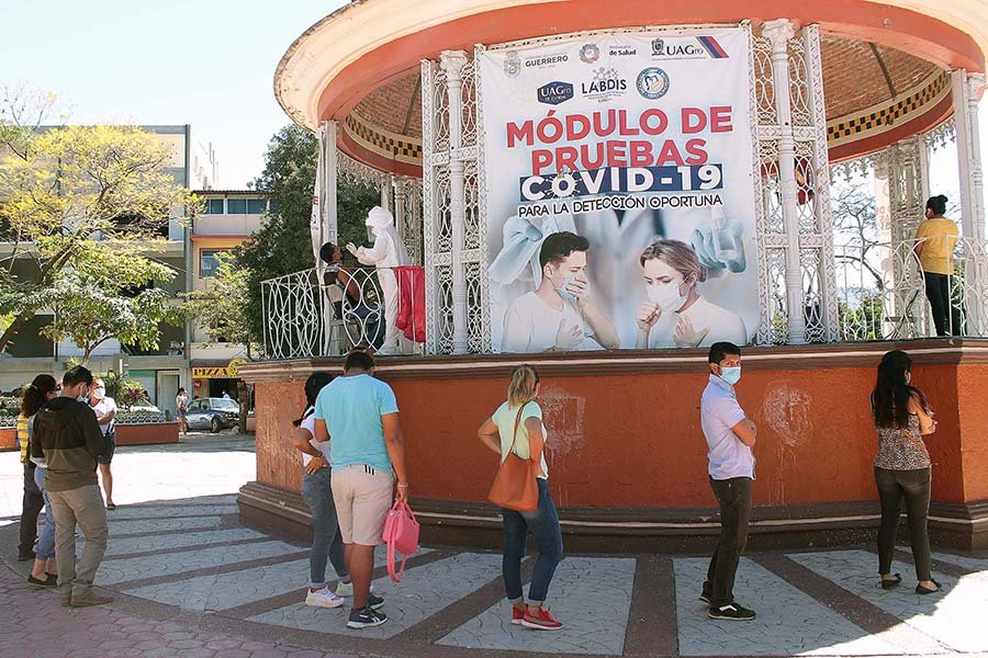 Pocas pruebas COVID en México y mucha demanda ante cuarta ola de contagios