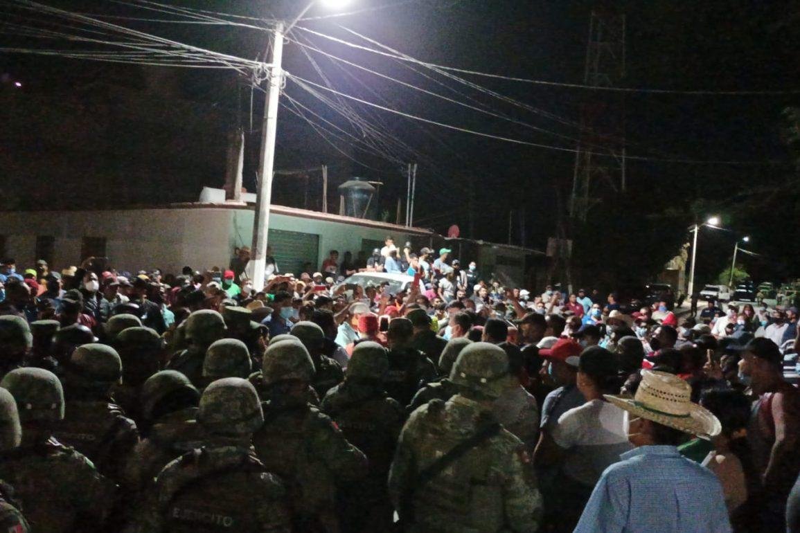 Pobladores liberan a militares en Quechultenango