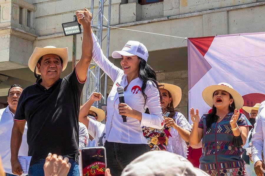 Arma familia Salgado marcha, mitin y fiesta en apoyo a AMLO