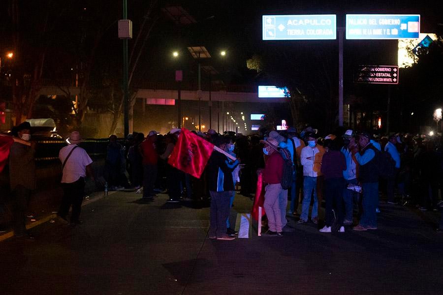 Maestros disidentes bloquearon once horas la Autopista del Sol