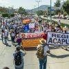 Suspegistas marchan en la capital en contra de la secretaria general Adela Hernández