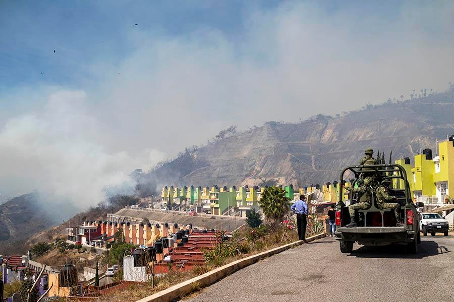 A cubetazos combate Ejército incendio en Chilpancingo3