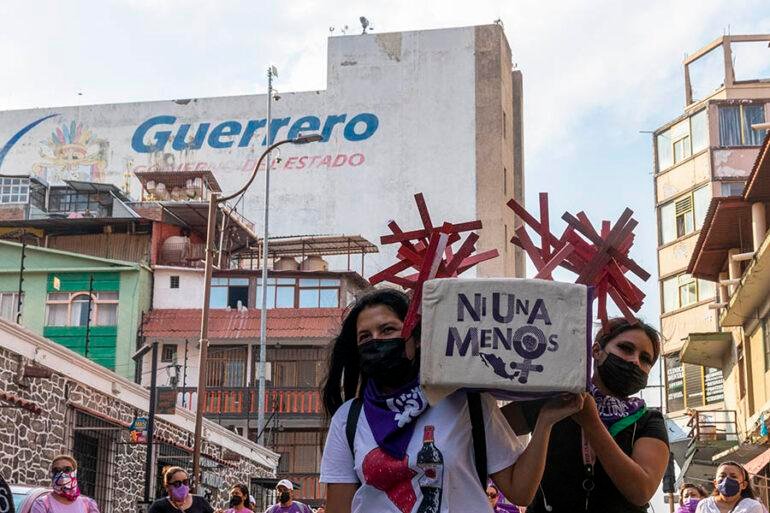 Marchan en Chilpancingo por violencia feminicida