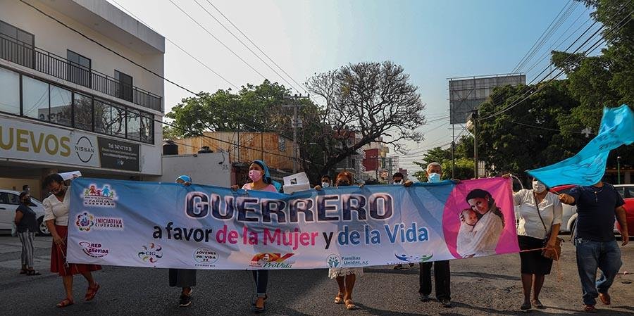 Grupos religiosos marchan en Chilpancingo en rechazo a la despenalización del aborto