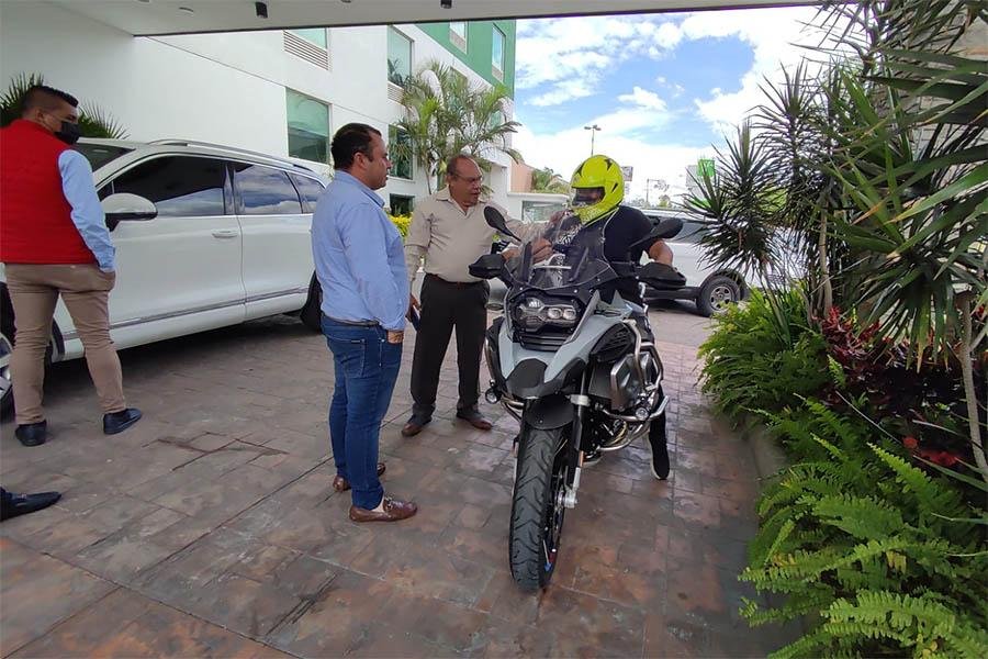 Félix Salgado presume motocicleta de casi medio millón; ¿y la austeridad republicana?