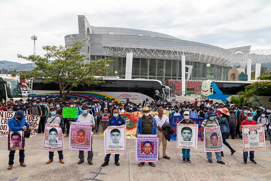 Padres y madres de los 43 piden a la gobernadora Evelyn que investigue a ex Procurador Iñaky Blanco