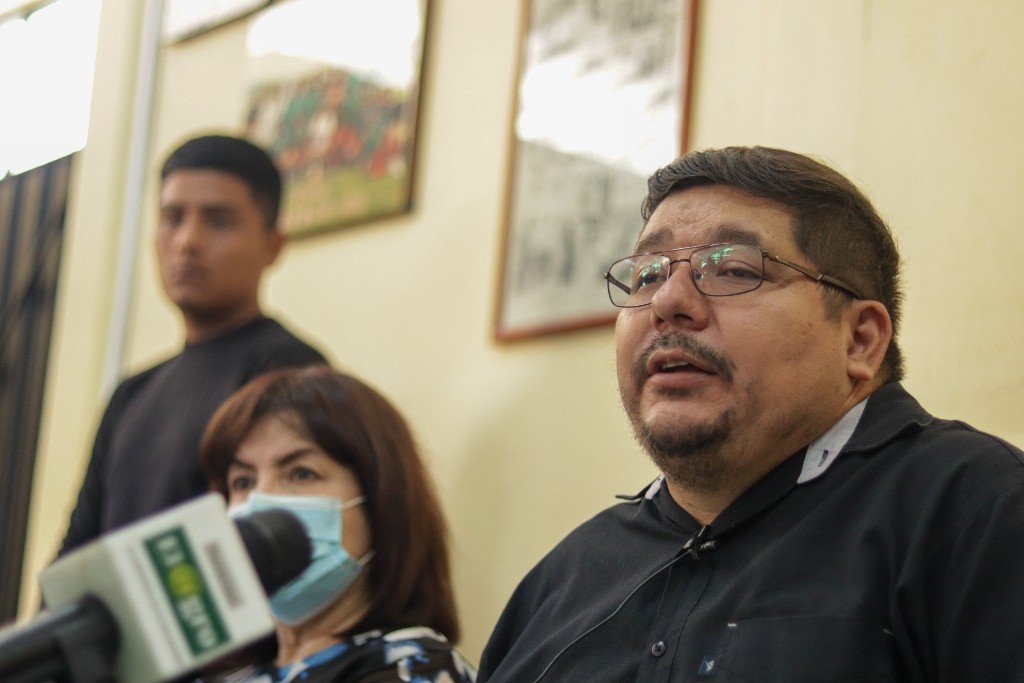 Denuncia activistas que intimidaciones del gobierno estatal al párroco Filiberto Velázquez son para desestabilizar el movimiento social