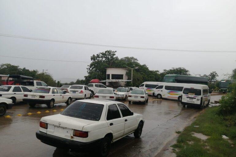 Bloquean vía en Guerrero para impedir operativo de fuerzas federales y estatales