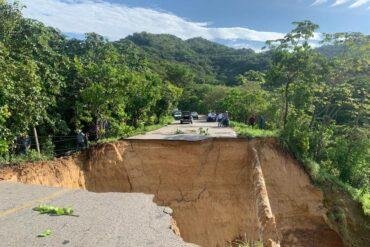 Siguen incomunicadas localidades de la Montaña por corte de carretera