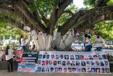 Con un tendedero familares de personas desaparecidas exigen su aparición