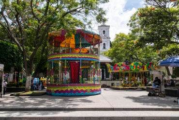 La alcaldesa autoriza otra vez instalación de juegos mecánicos en plaza central