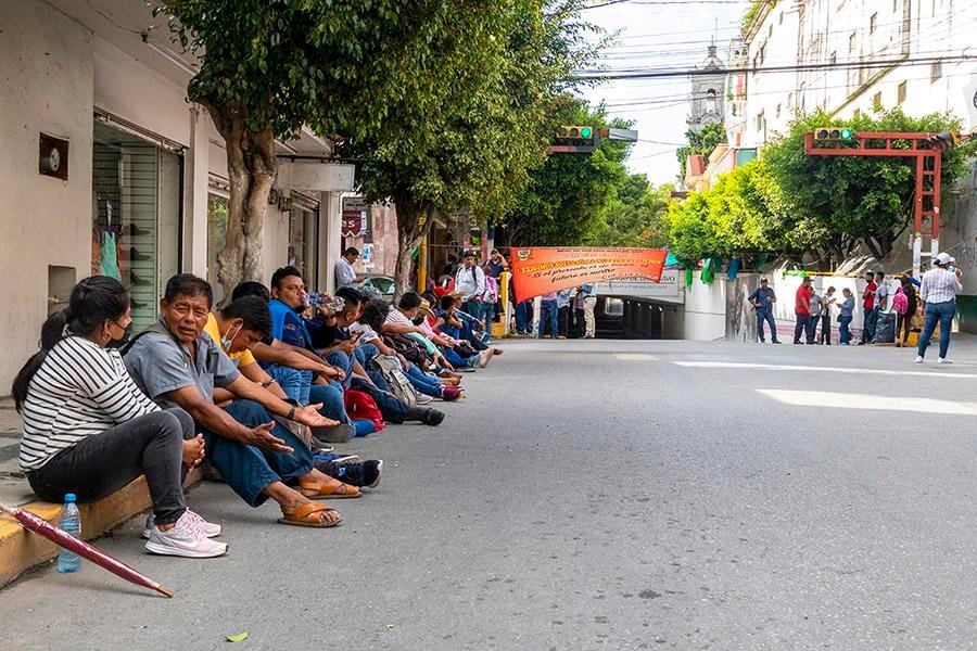 Prepas Populares bloquean el centro de Chilpancingo, exigen reconocimiento