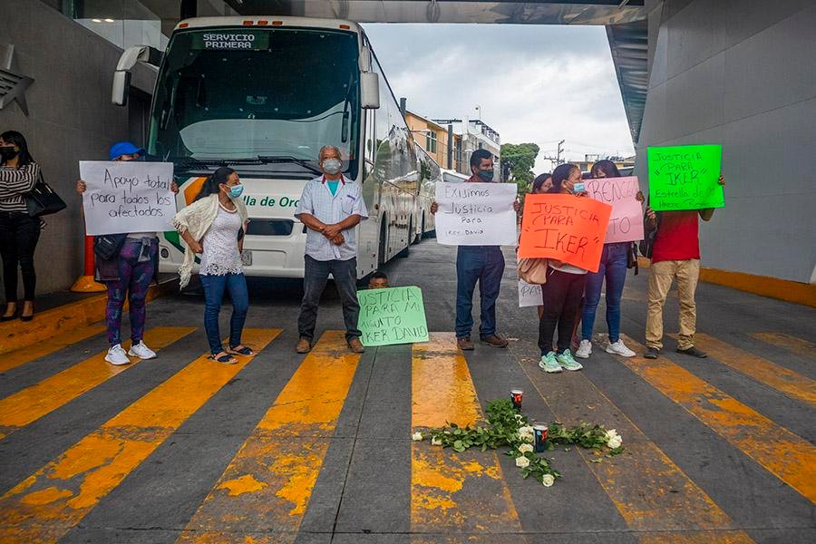Familiares de personas accidentadas en la Autopista del Sol exigen justicia 