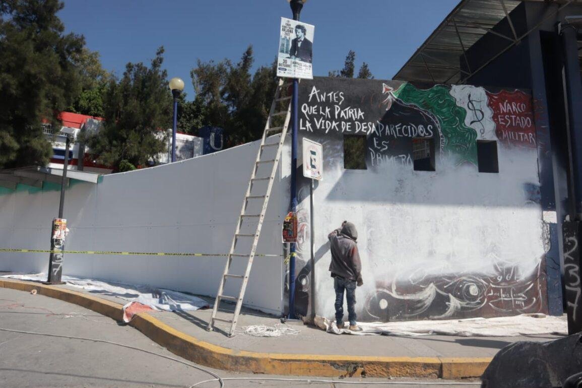 Borran murales feminista y en apoyo a los 43 en CU; el rector alude desconocer la causa    