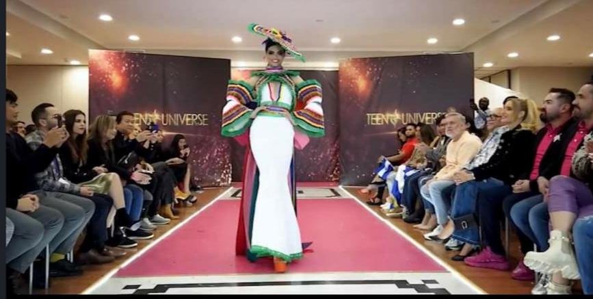 Diseñador guerrerense gana concurso con traje nahua estilizado en España