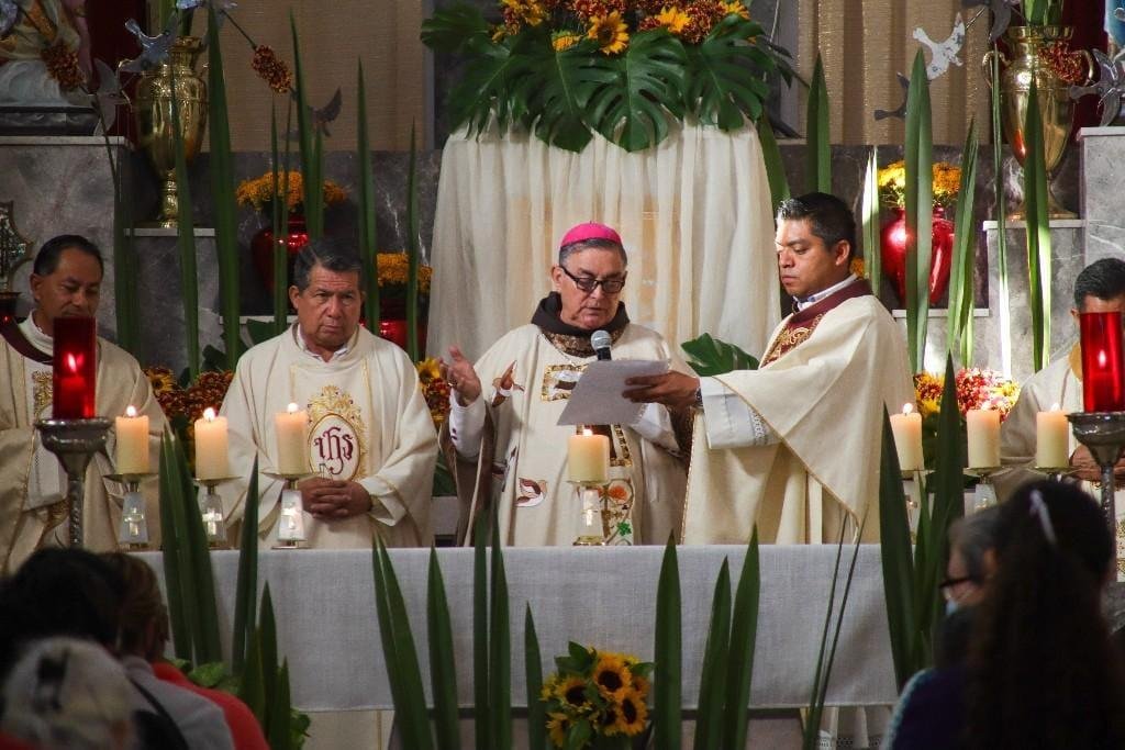 Tlacolol: Obispo emérito: relaciones bajo sospecha