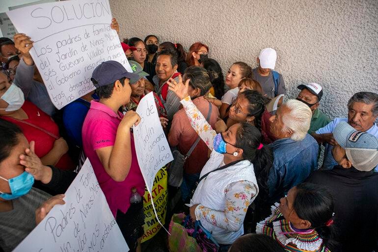 Toman edificio de gobierno y bloquean calles padres de familia y ...