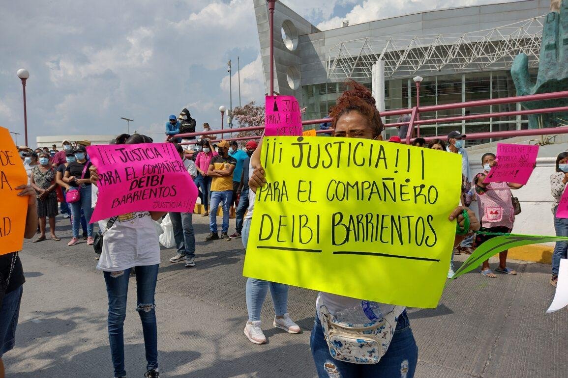 Marchan en Chilpancingo por la liberación de líder de las autodefensas del Ocotito 