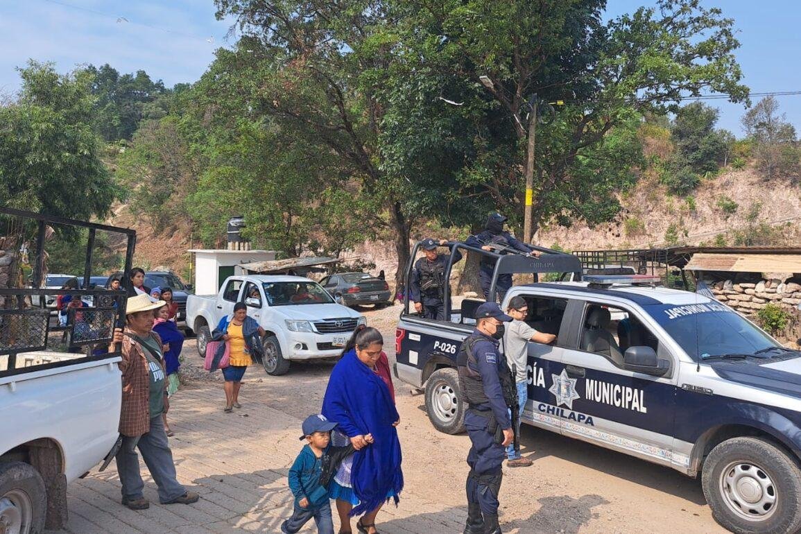 Pobladores de Alcozacán retienen a alcalde de Chilapa, funcionarios y policías municipales; exigen obras y seguridad