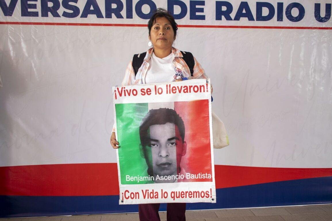 Sí hay responsabilidad de ex alcalde Iguala en la desaparición de los 43, revira madre de estudiante desaparecido
