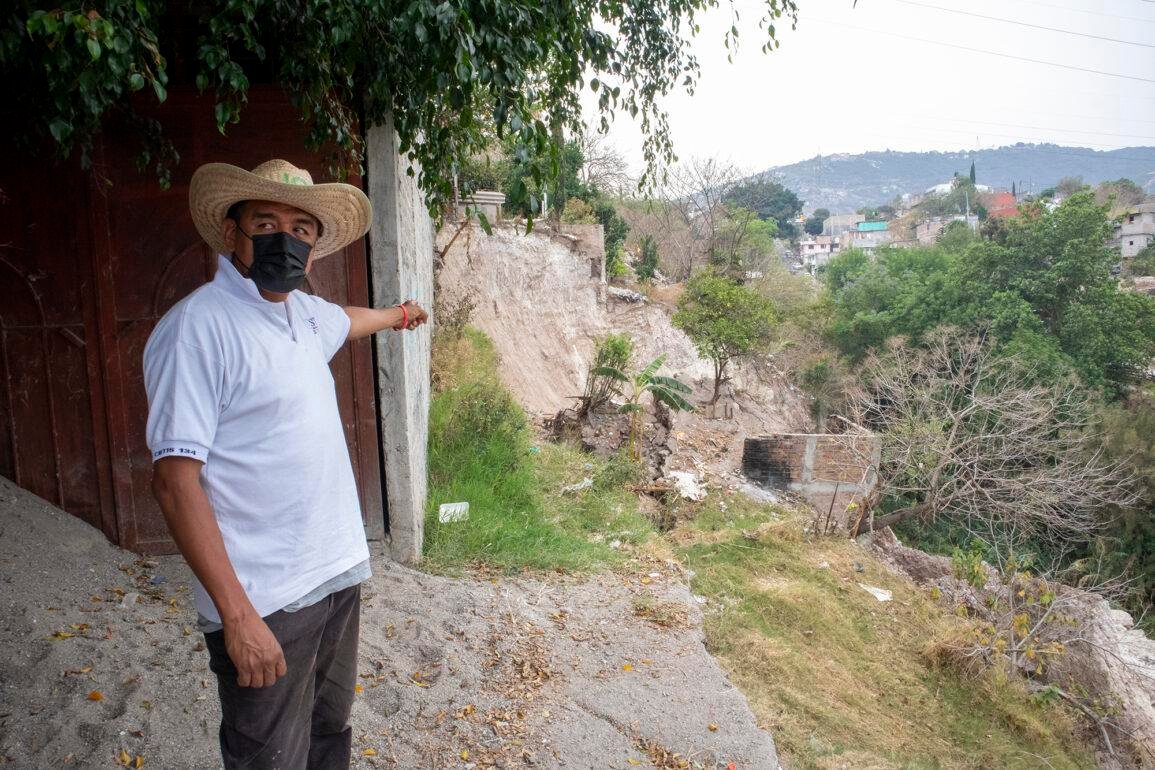Vecinos evacuados por deslave en colonia de Chilpancingo denuncian abandono institucional