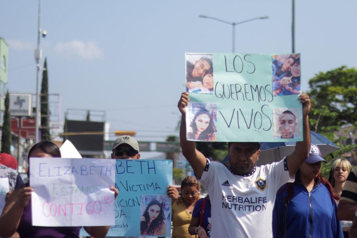 Marchan en Chilpancingo por familia desaparecida