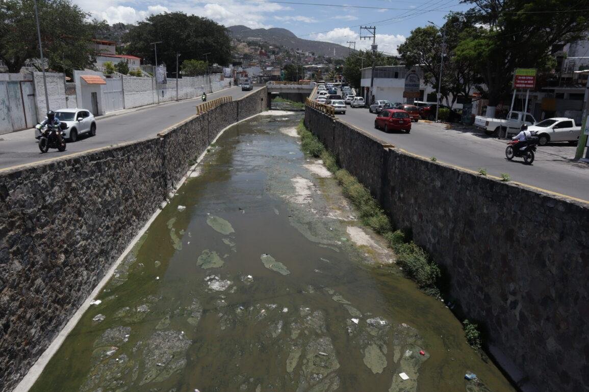 Aumenta el calor malos olores en el río Huacapa que está sin mantenimiento, denuncian vecinos