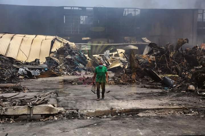 Inicia investigación Fiscalía por incendio en mercado de Acapulco para saber si fue provocado*