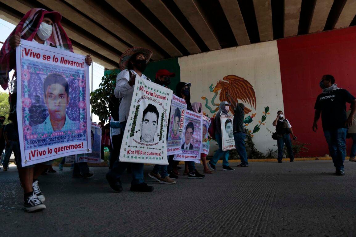 “El Ejército desobedece al presidente”: familiares de Ayotzinapa denuncian ocultamiento de información y temen salida del GIEI