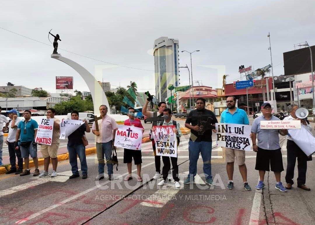 Reporteros marchan en Acapulco para exigir justicia por caso de director de portal de noticias