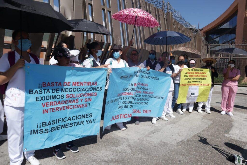 Protesta Personal De Salud En Sede Del Ejecutivo Para Exigir Basificaciones Laborales — Amapola 8633