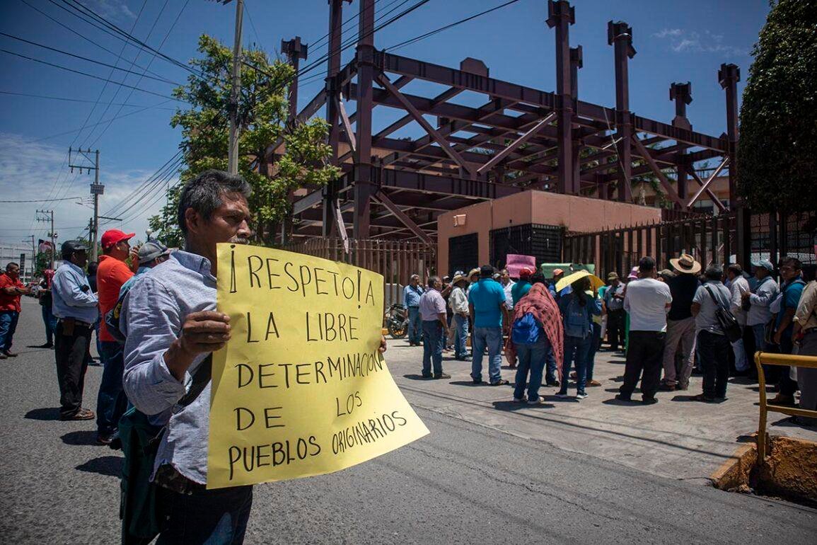 Protestan en el Congreso local en reclamo de aprobación del Cabildo instituyente de Santa Cruz del Rincón