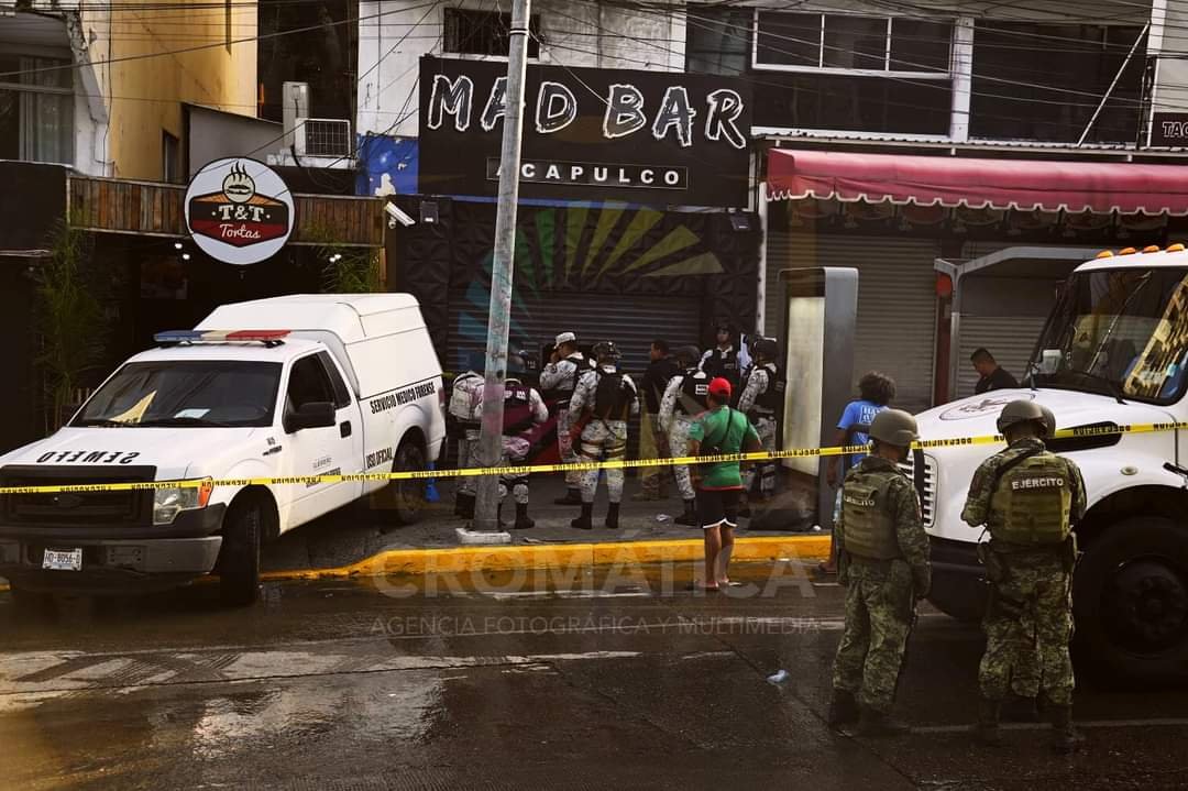 Atacan en un bar de Acapulco, matan a una mujer y hieren a ocho personas