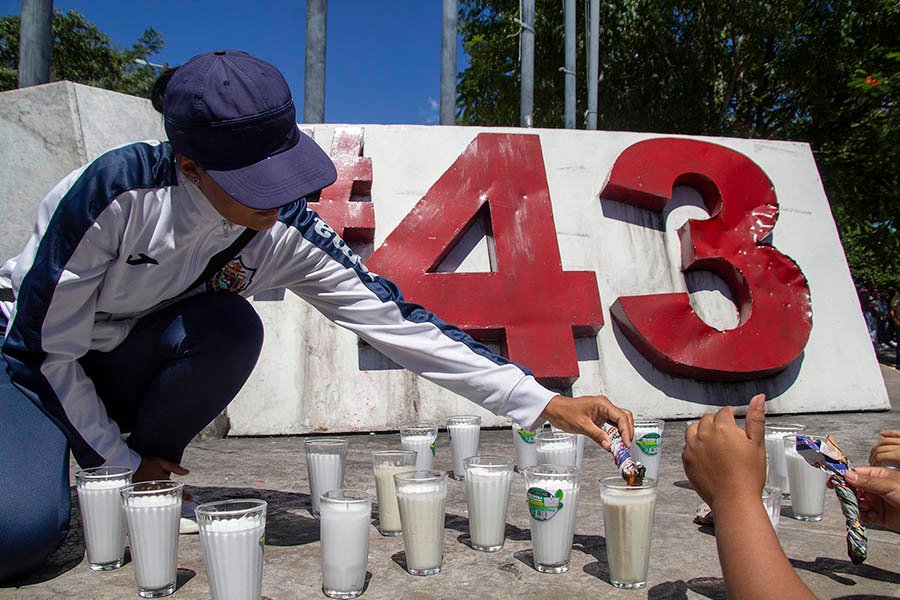 Protestan en Guerrero por los 43 normalistas de Ayotzinapa