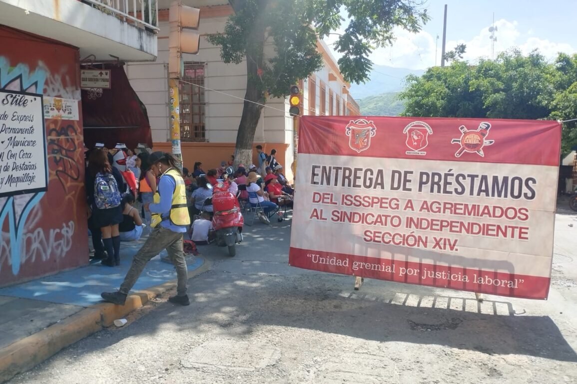 Trabajadores que tienen tomado ayuntamiento de Chilpancingo pedirán revocación de mandato de alcaldesa