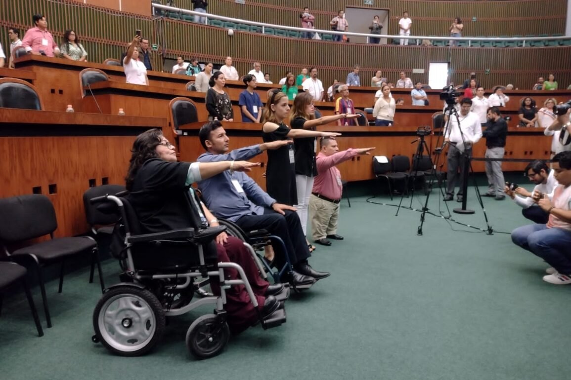 Educación incluyente, respeto, oportunidades y atención al bullying que padecen solicitan personas con discapacidad en el Congreso local