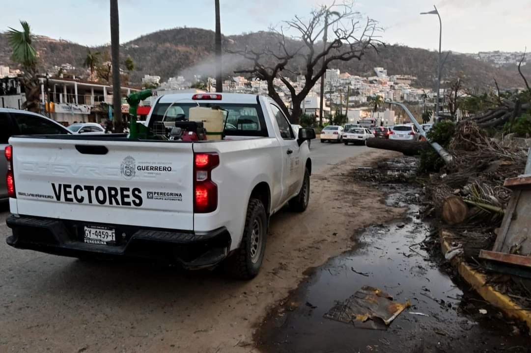 Aumentan casos de dengue en Acapulco por las secuelas de Otis