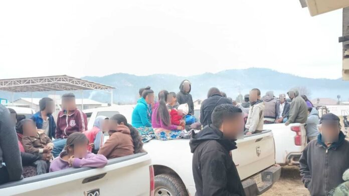 Escoltado por autoridades, pueblo ódami vuelve a su comunidad en la sierra de Chihuahua; exigen vigilancia permanente