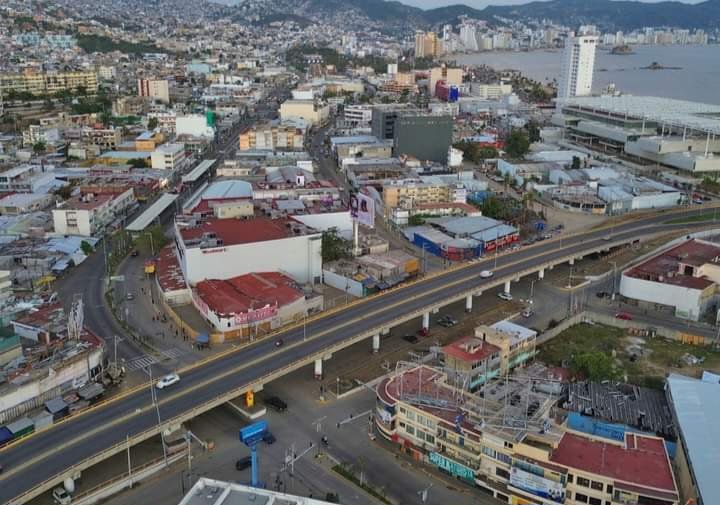 Acapulco continúa sin transporte público; también hay cierre de negocios y suspensión de clases