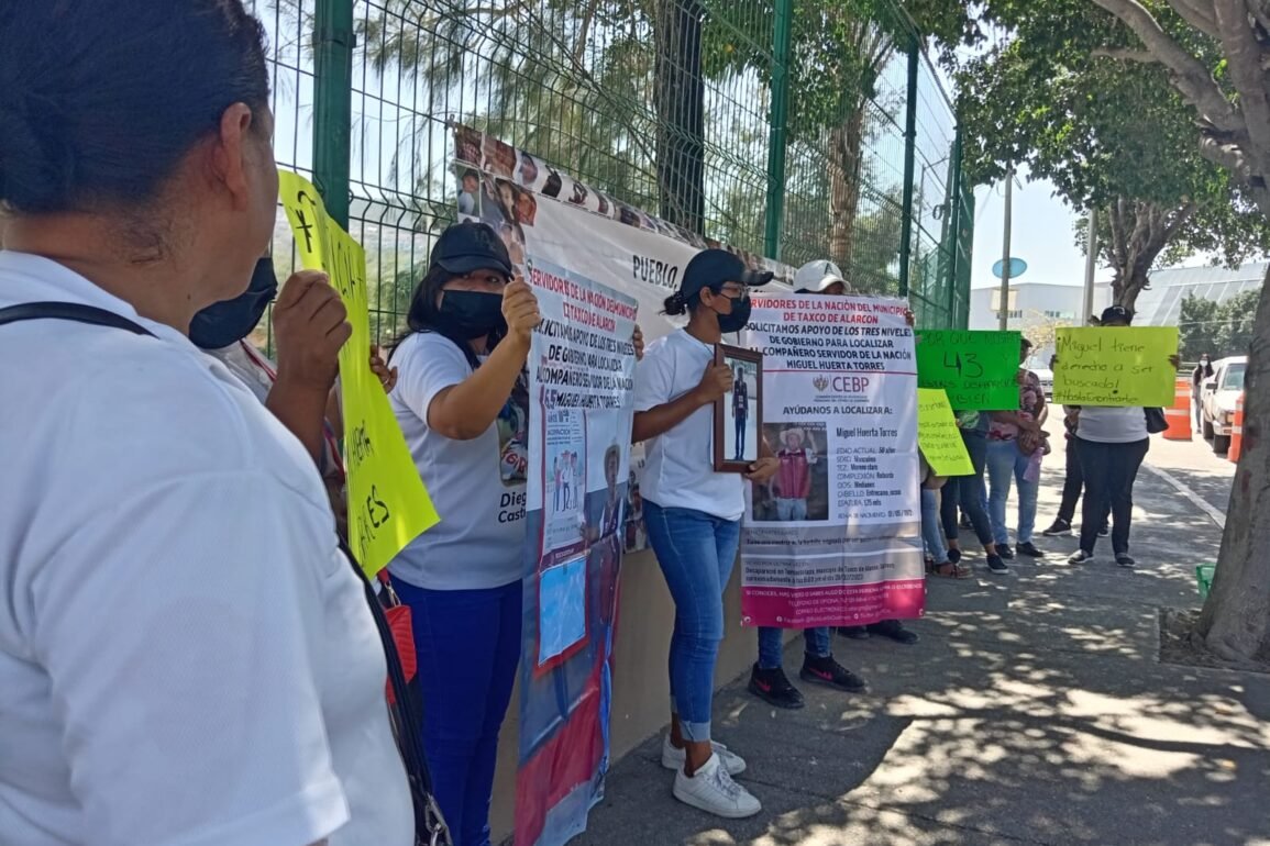 Protestan familiares de Miguel Huerta para exigir a FGE su búsqueda