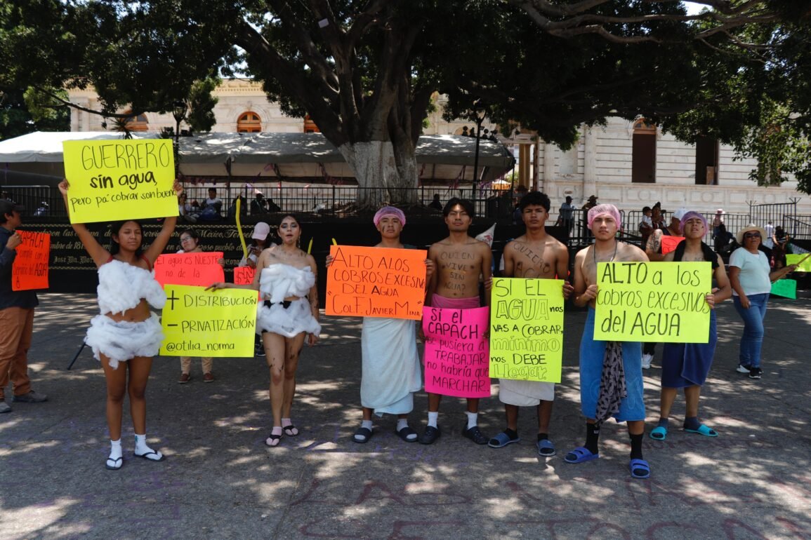 Protesta Antorcha Campesina en el zócalo de Chilpancingo por falta de agua