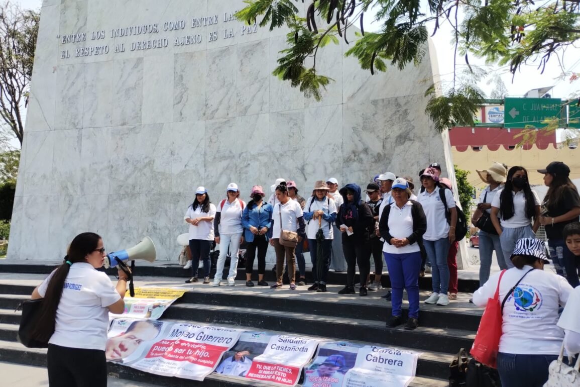 No hay nada que festejar, gritan madres de Guerrero que buscan a sus hijos desaparecidos