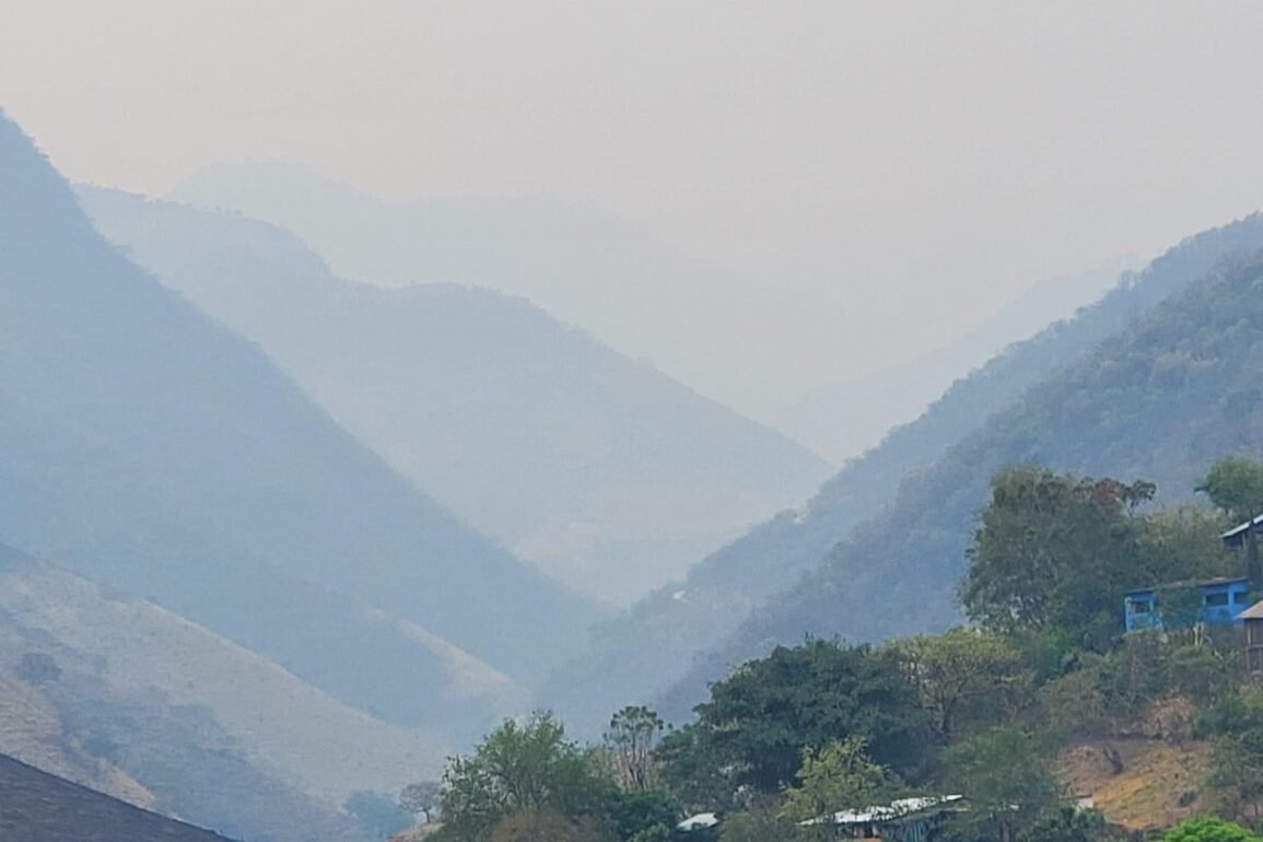 Piden ayuda al gobierno habitantes de Heliodoro Castillo para sofocar un incendio forestal en la sierra